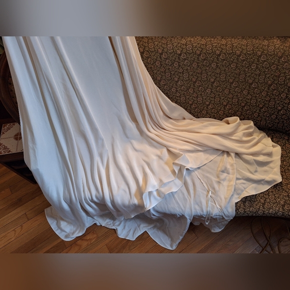 Sassi Holford Cream Strapless Wedding Dress - Picture 9 of 11